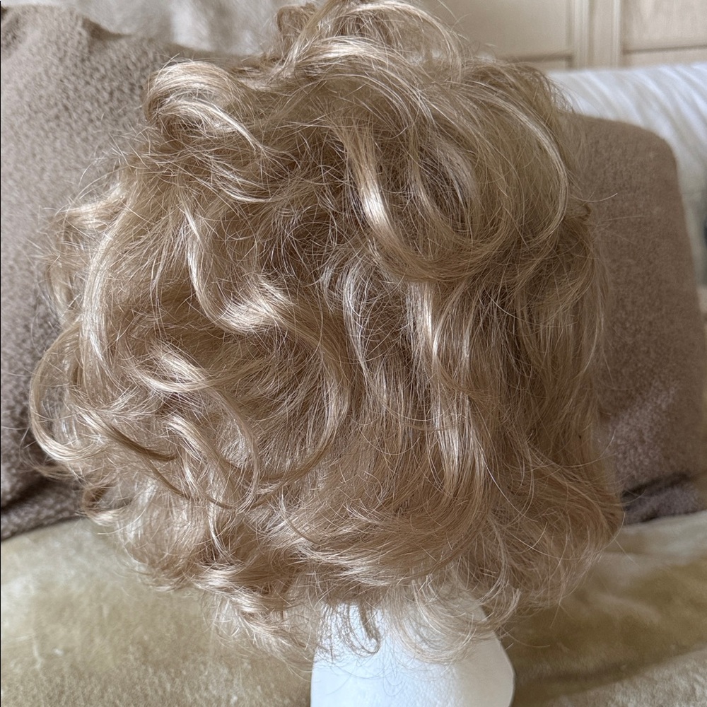 Blonde Curly Women's Wig - Picture 2 of 4